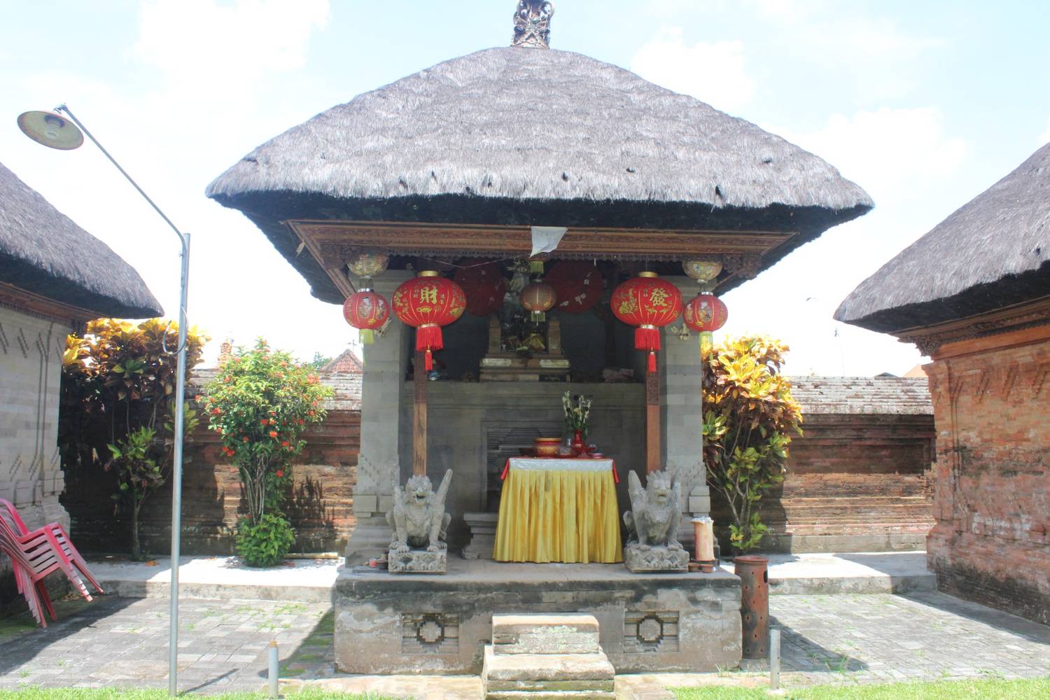 PalinggihanBhataraJayengratdanBhatariManikGalih